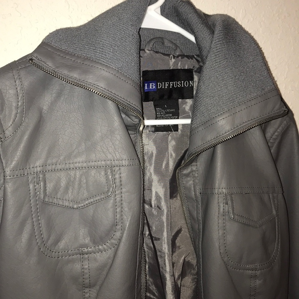 GREY LEATHER JACKET